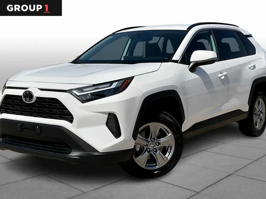 2024 Toyota RAV4 XLE photo 1