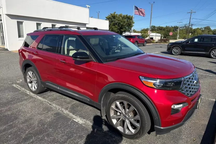 2021 Ford Explorer Platinum photo 1