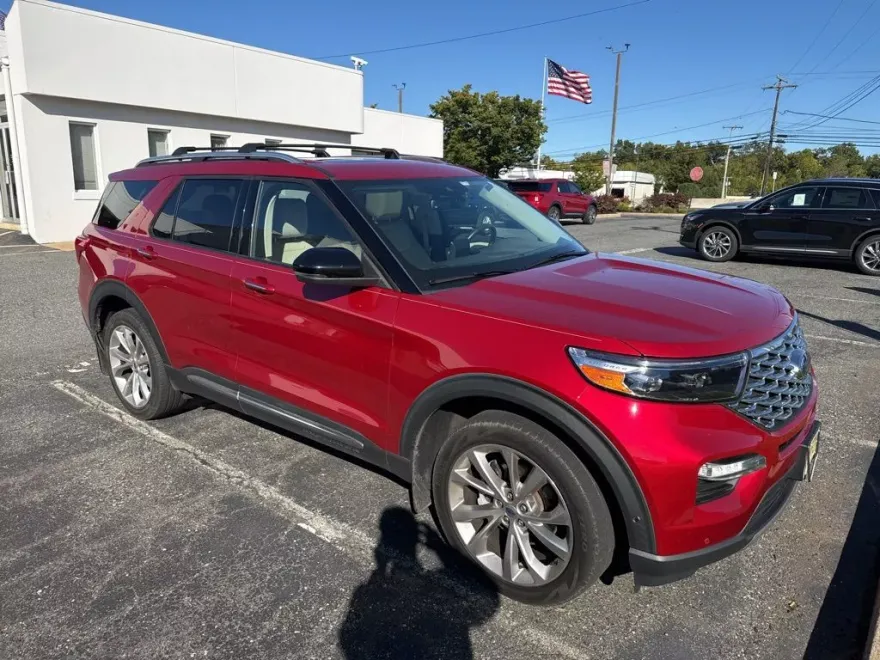 2021 Ford Explorer Platinum photo 1