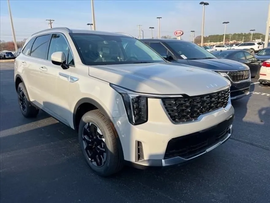 2025 Kia Sorento S photo 1