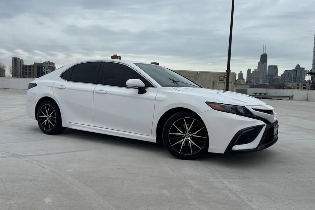 2023 Toyota Camry SE photo 1