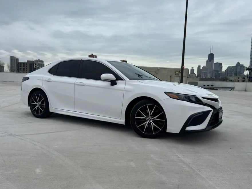 2023 Toyota Camry SE photo 1