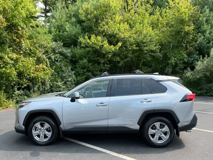 2023 Toyota RAV4 Hybrid XLE photo 1