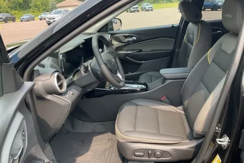 2025 Chevrolet Trax ACTIV photo 1