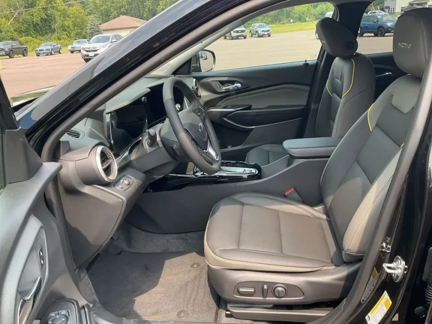 2025 Chevrolet Trax ACTIV photo 1