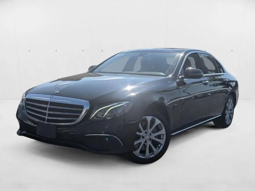 2017 Mercedes Benz E 300 4MATIC Sedan photo 1