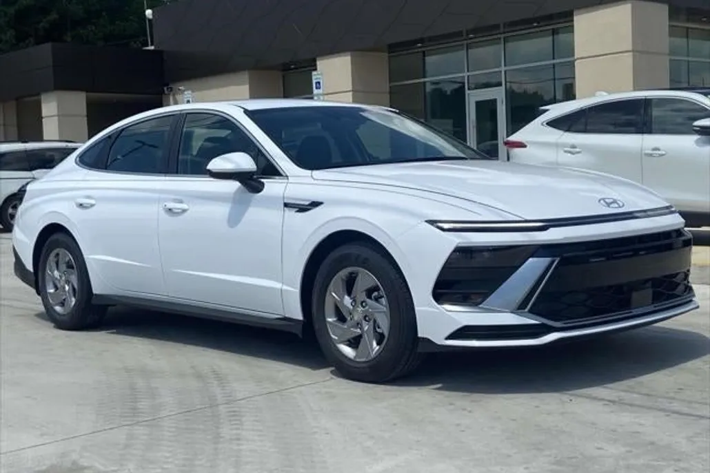 2025 Hyundai Sonata SE photo 1