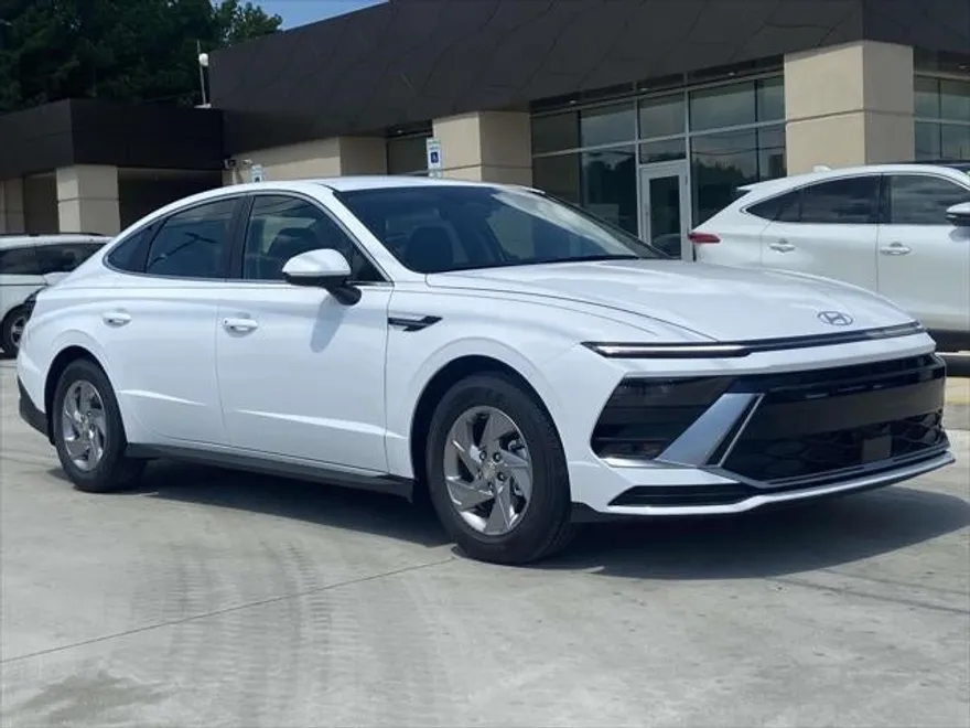 2025 Hyundai Sonata SE photo 1