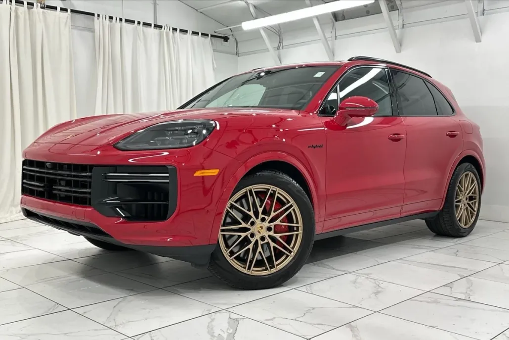 2024 Porsche Cayenne Turbo E-Hybrid photo 1
