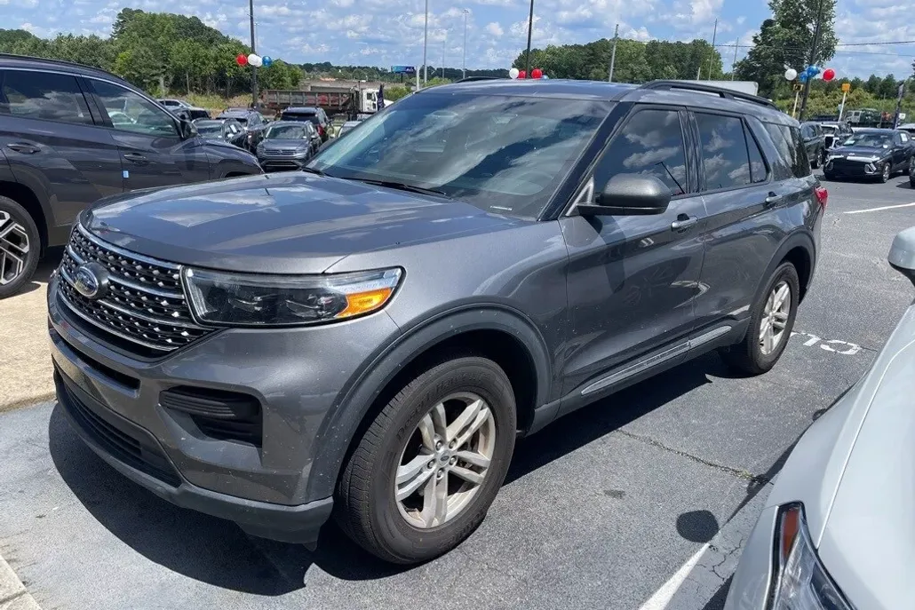 2022 Ford Explorer XLT photo 1