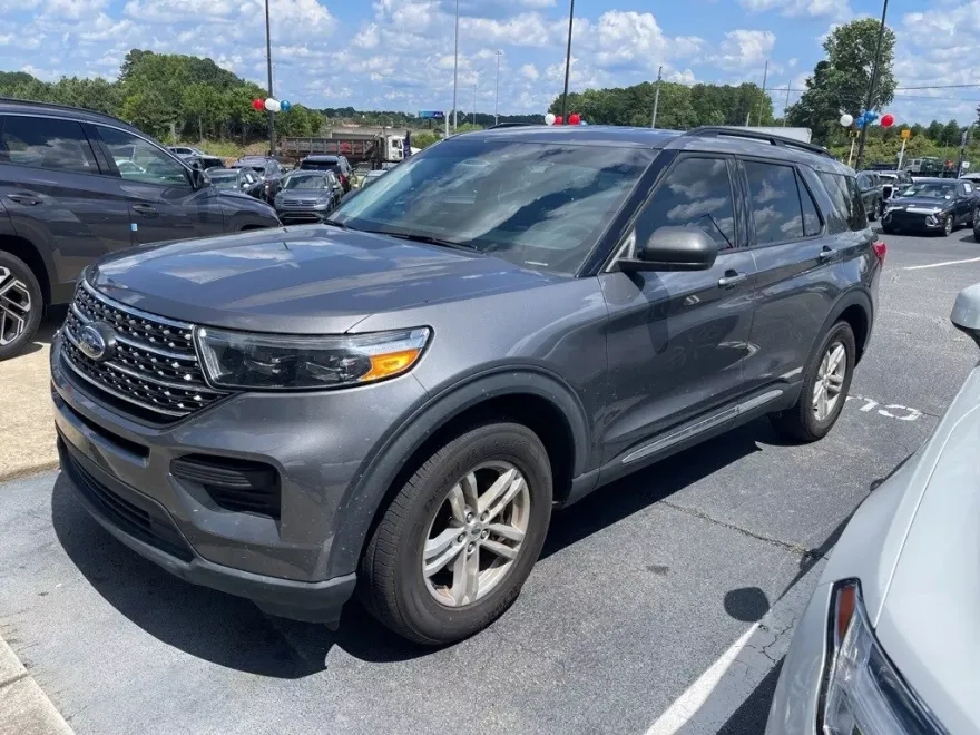 2022 Ford Explorer XLT photo 1