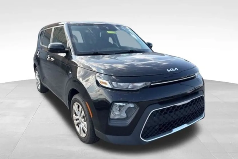 2022 Kia Soul LX photo 1
