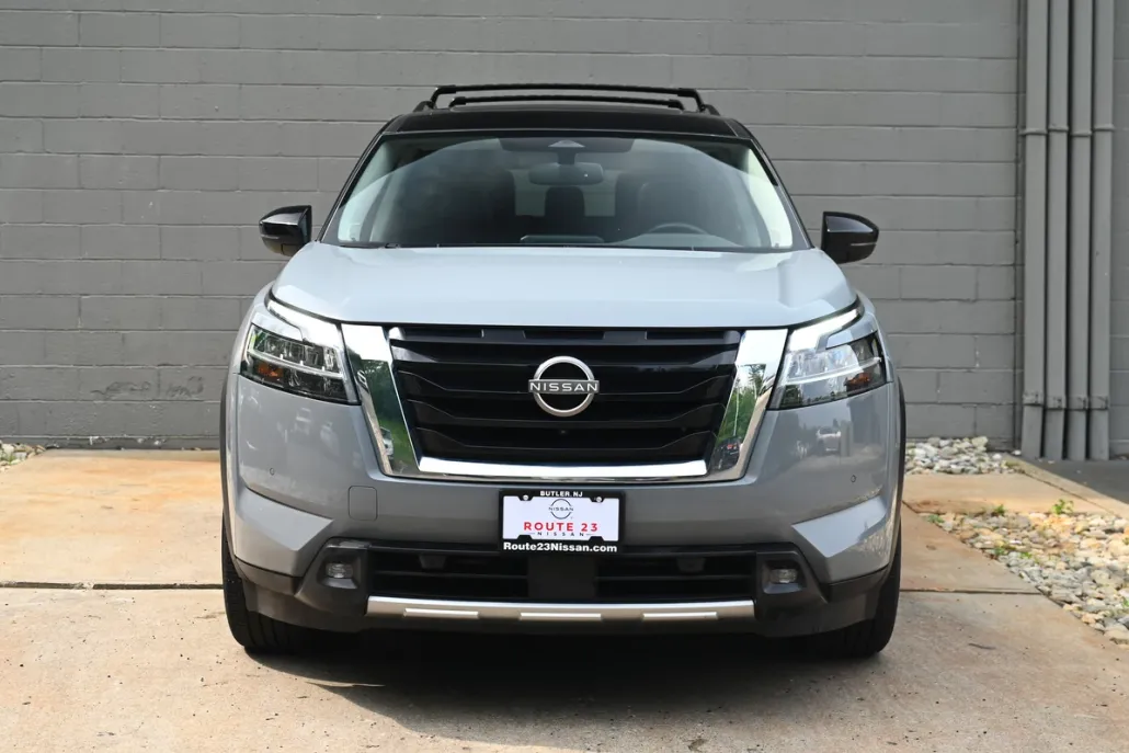2022 Nissan Pathfinder SL photo 1