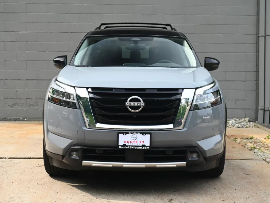 2022 Nissan Pathfinder SL photo 1