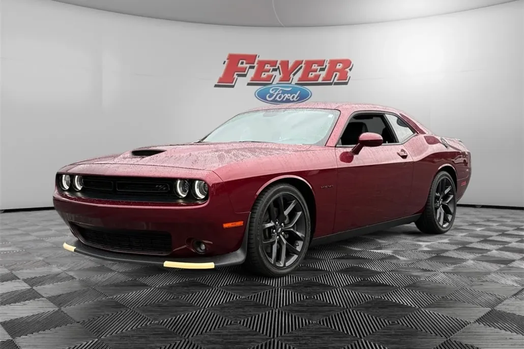2022 Dodge Challenger R/T photo 1