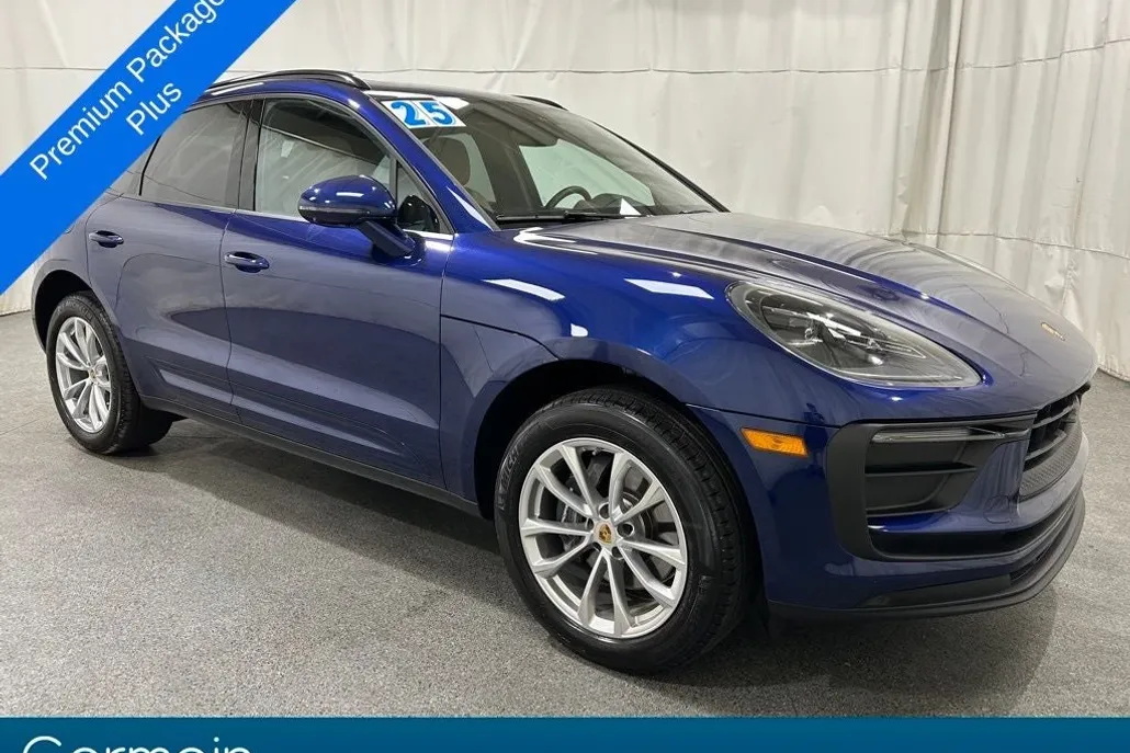 2025 Porsche Macan Base photo 1