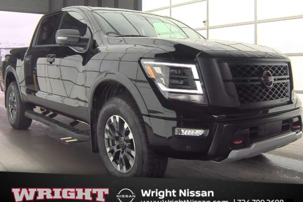 2024 Nissan Titan PRO-4X Crew Cab photo 1