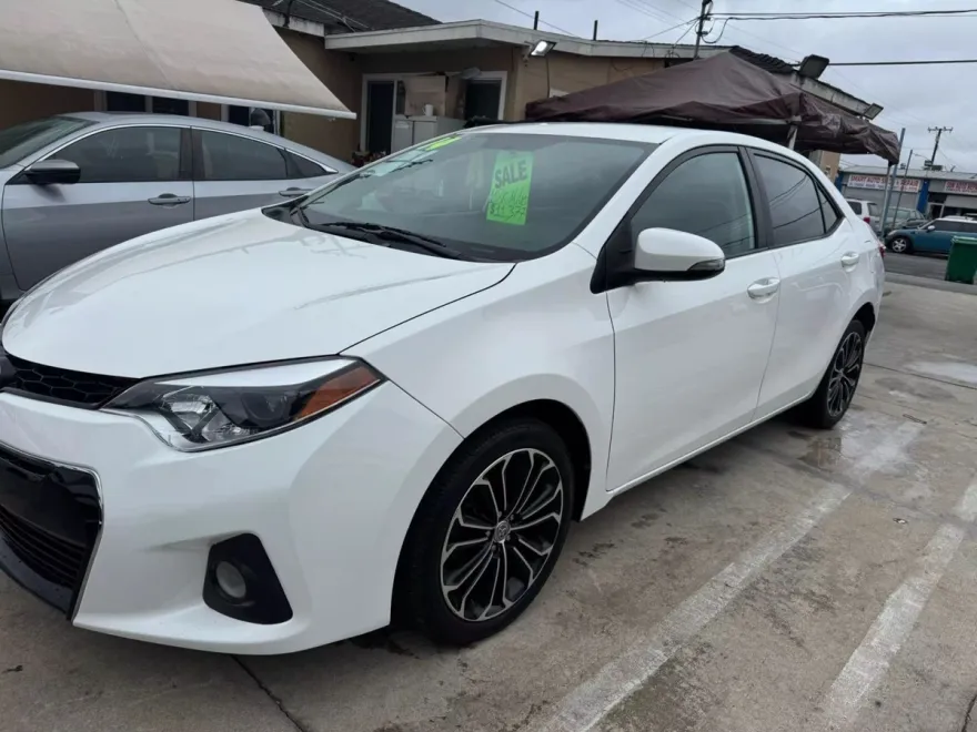 2014 Toyota Corolla Plus photo 2
