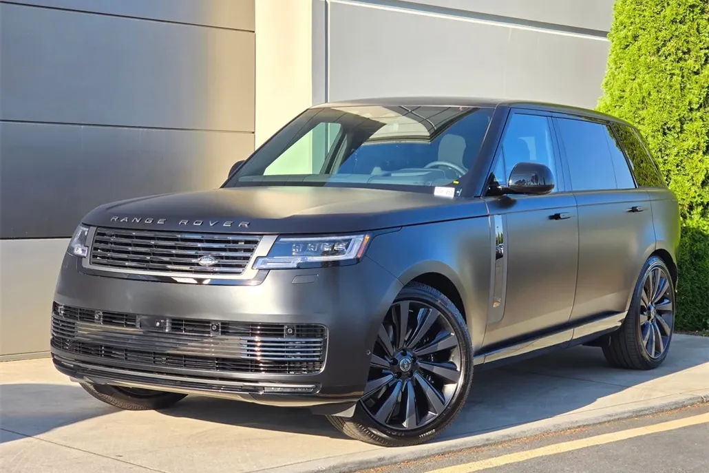 2025 Land Rover Range Rover SV photo 1