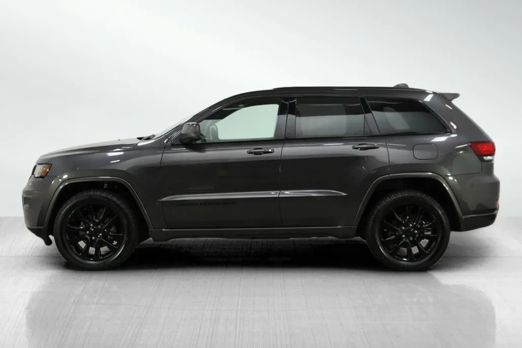 2017 Jeep Grand Cherokee Altitude photo 1