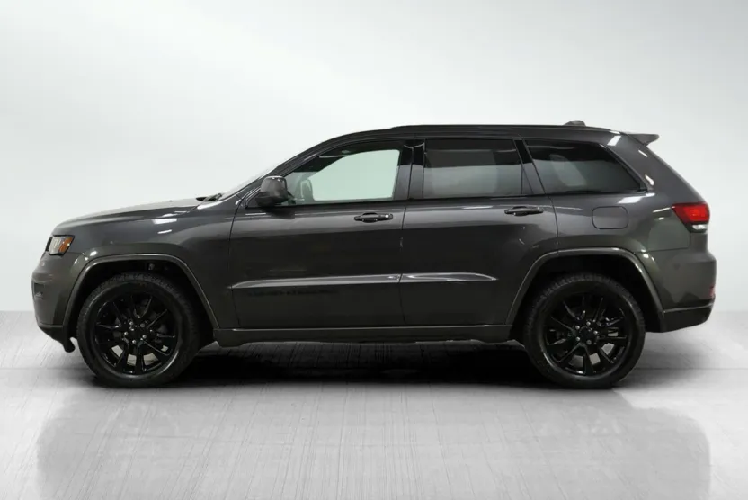 2017 Jeep Grand Cherokee Altitude photo 1