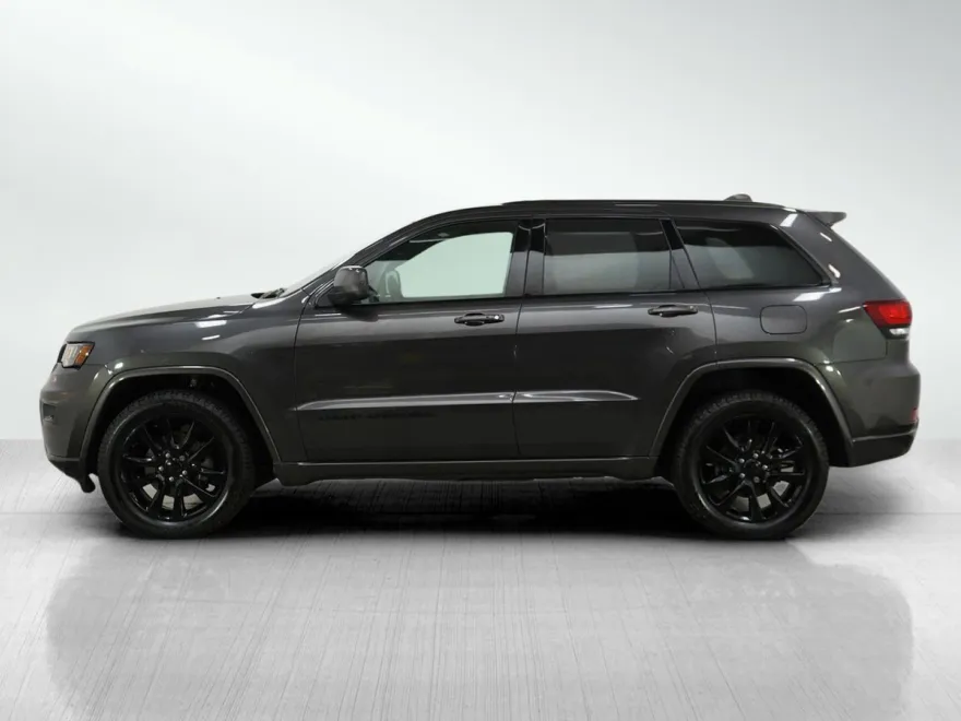 2017 Jeep Grand Cherokee Altitude photo 1