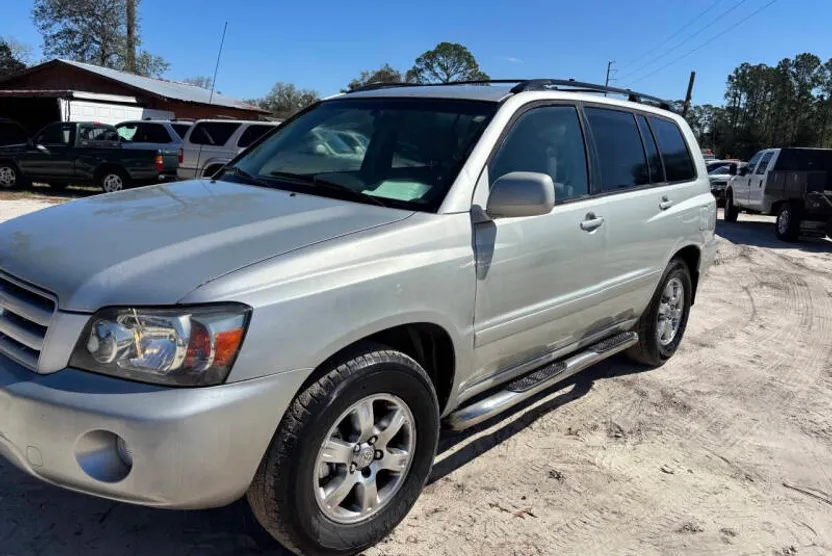 2004 Toyota Highlander photo 1