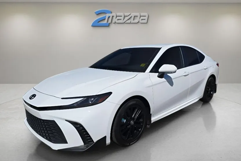 2025 Toyota Camry Hybrid SE photo 1