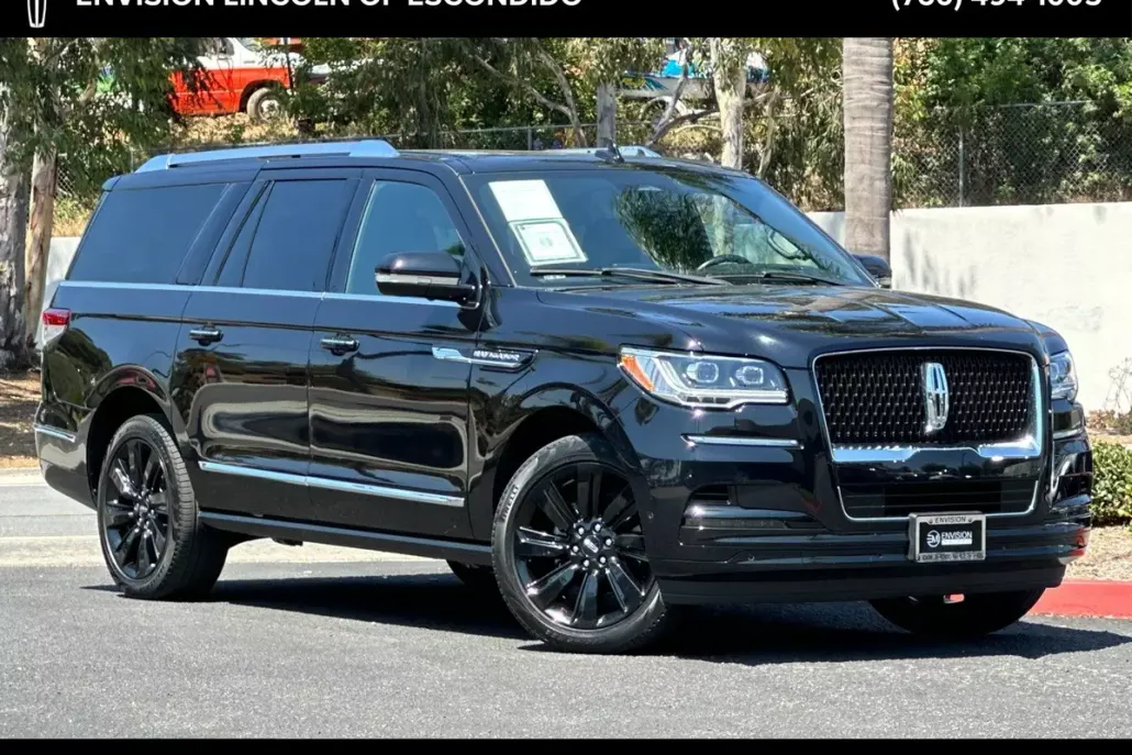 2023 Lincoln Navigator L Reserve photo 1