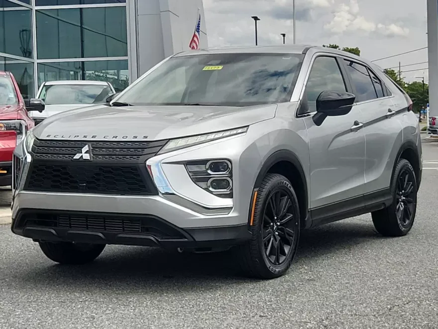 2023 Mitsubishi Eclipse Cross LE photo 1