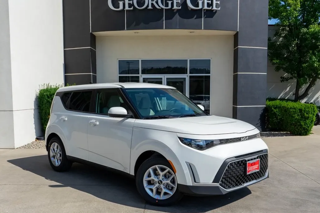 2025 Kia Soul LX photo 1