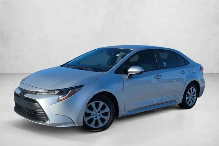 2024 Toyota Corolla LE photo 1