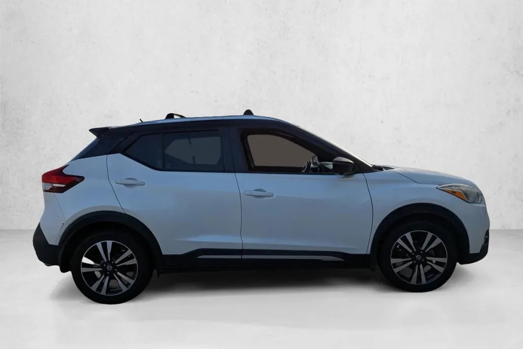 2018 Nissan Kicks SR photo 1