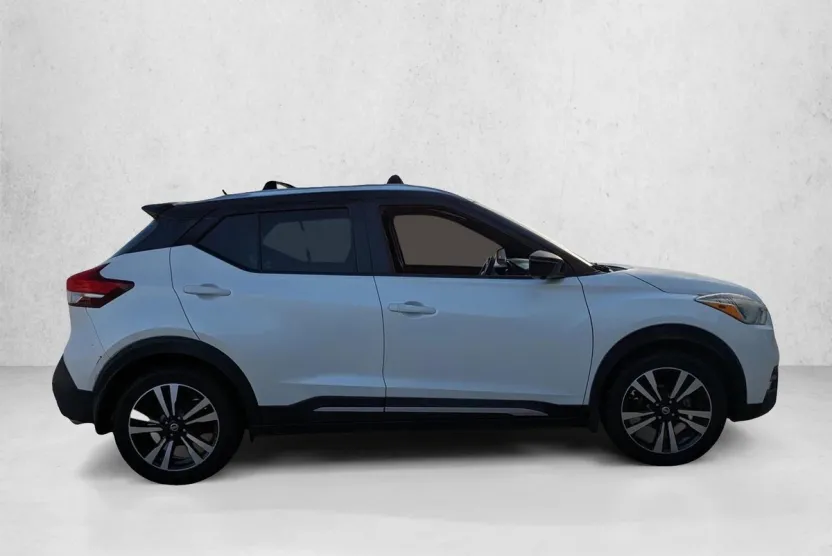 2018 Nissan Kicks SR photo 1