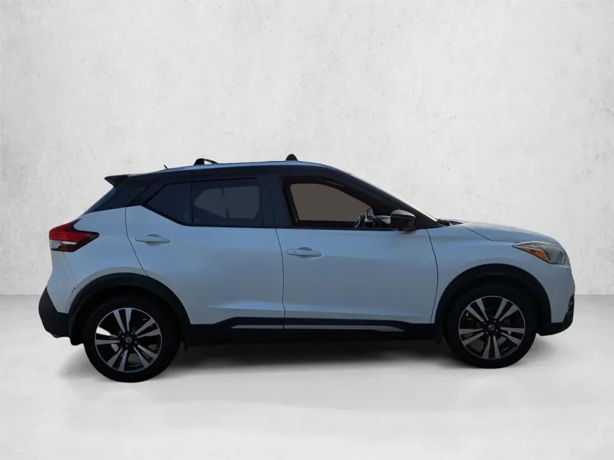 2018 Nissan Kicks SR photo 1