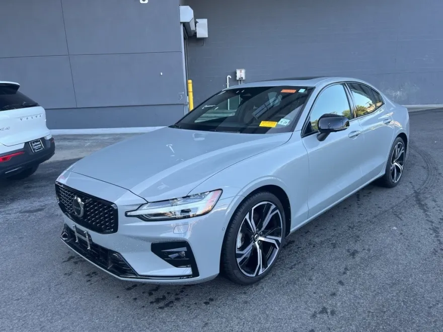 2024 Volvo S60 B5 Ultimate photo 1