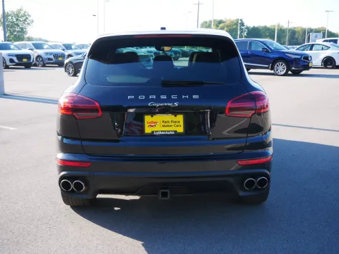 2016 Porsche Cayenne S photo 4