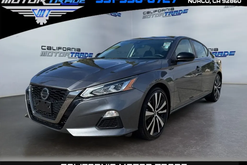 2022 Nissan Altima SR photo 1