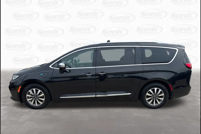 2021 Chrysler Pacifica Hybrid Limited photo 1
