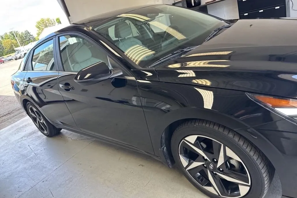 2022 Hyundai Elantra Limited photo 1