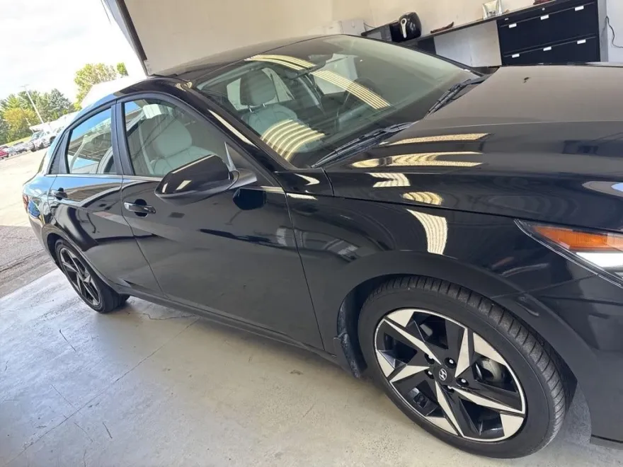 2022 Hyundai Elantra Limited photo 1