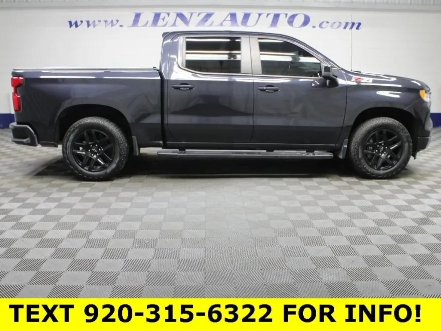 2022 Chevrolet Silverado RST photo 1