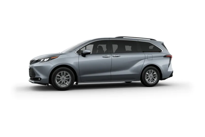 2025 Toyota Sienna XLE photo 1