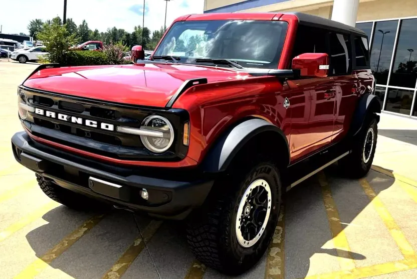 2024 Ford Bronco Outer Banks photo 1