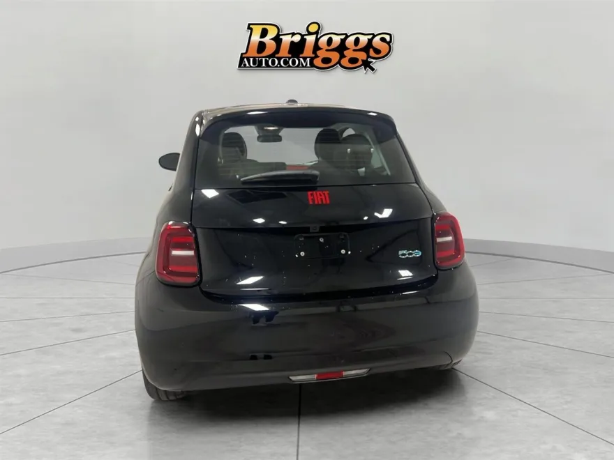 2024 Fiat 500e photo 6