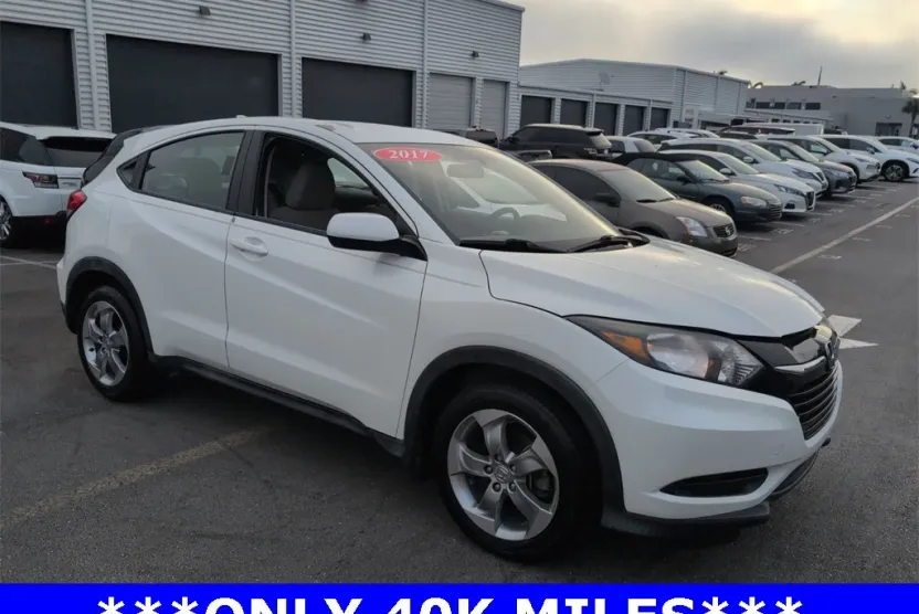 2017 Honda HR-V LX photo 1