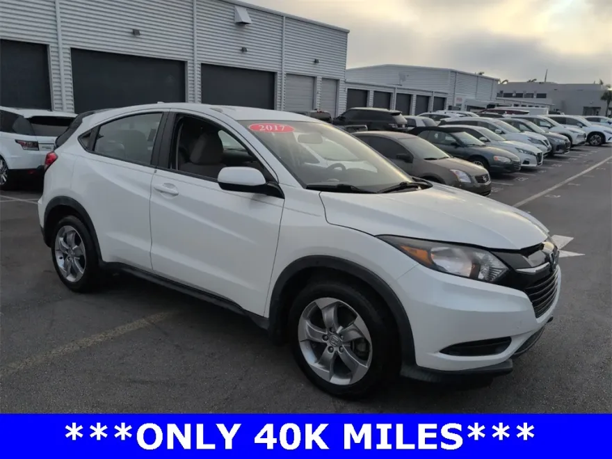 2017 Honda HR-V LX photo 1