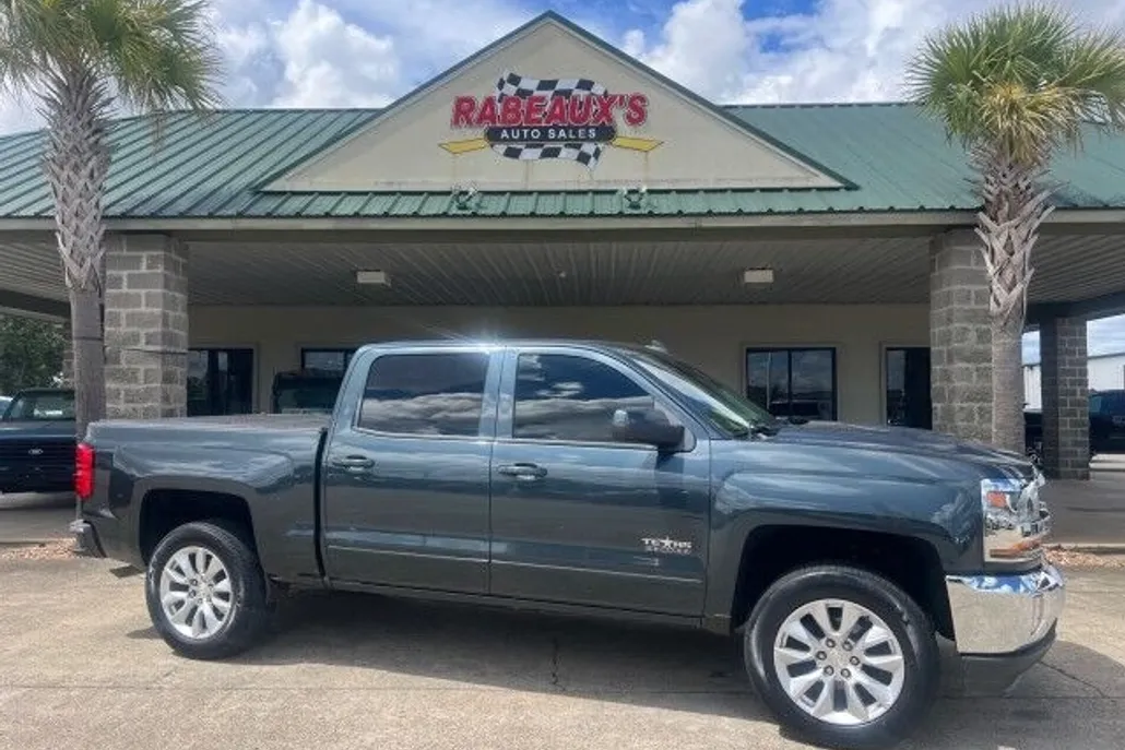 2018 Chevrolet Silverado LT photo 1