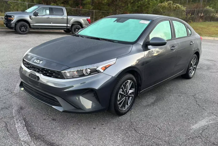2024 Kia Forte LXS photo 1