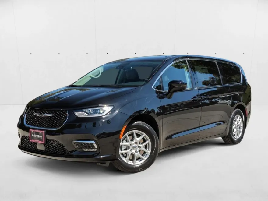 2024 Chrysler Pacifica Touring L photo 1